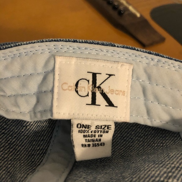 Calvin Klein hat (cap) - Picture 3 of 3